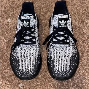 Men’s adidas tennis shoes